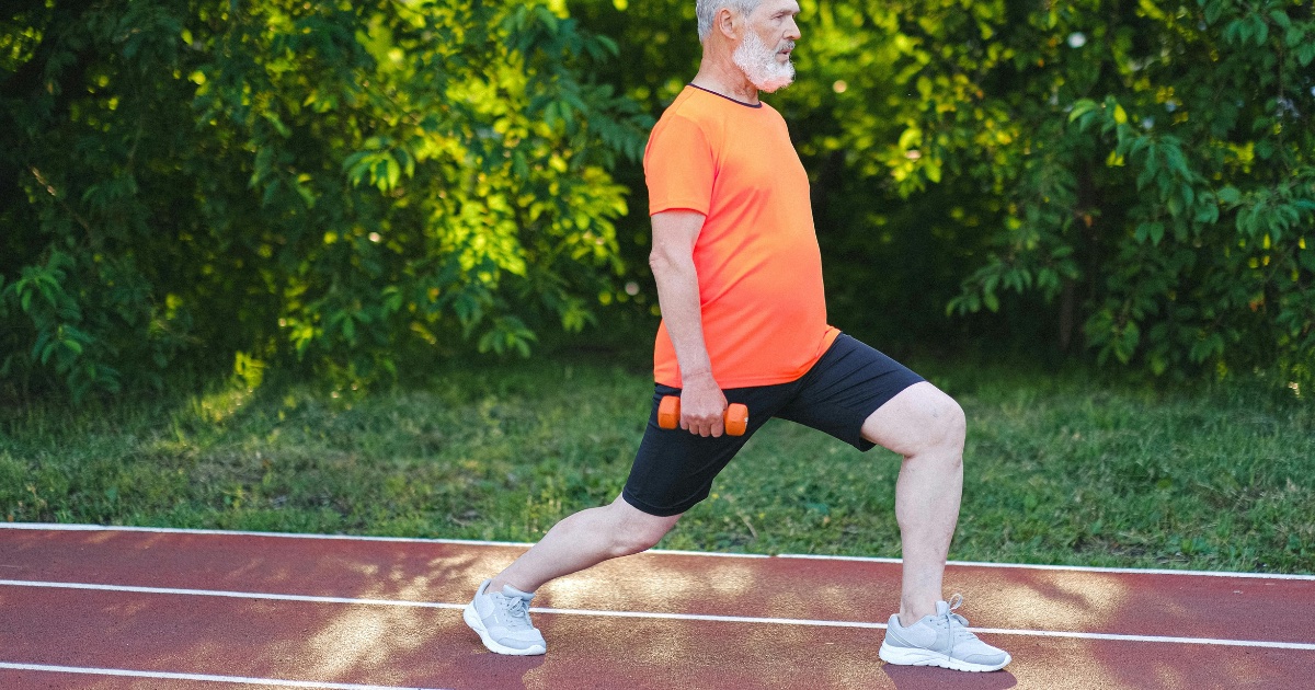 Can I Exercise With Knee Pain? A Clinical Exercise Specialist Explains Where to Start